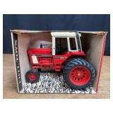 1/16 IH 1586 NIB Ertl