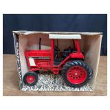 1/16 IH 886 NIB Ertl