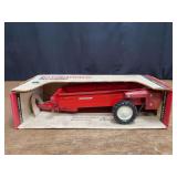 1/16 IH Spreader NIB Ertl