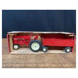1/16 IH 544 + Wagon Set NIB Ertl