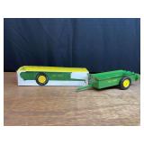 1/16 John Deere Spreader NIB Ertl