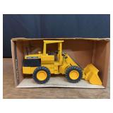 1/16 John Deere Wheel Loader NIB Ertl