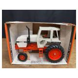 1/16 Case 2390 NIB Ertl