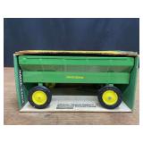 1/16 John Deere Flare Box Wagon NIB Ertl