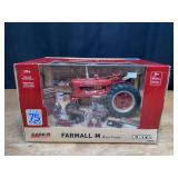 1/16 Farmall M Barn Finds NIB Ertl