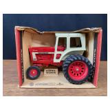 1/16 IH 1466 NIB Ertl