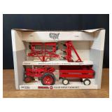 1/16 Farmall H Farm Set NIB Ertl