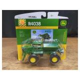 1/64 John Deere R4038 Spreader NIB Ertl