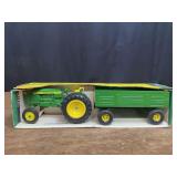 1/16 John Deere 2040 + Wagon Set NIB Ertl