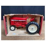 1/16 IH 544 NIB Ertl