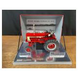 1/16 Farmall 806 100 Years Prestige NIB Ertl