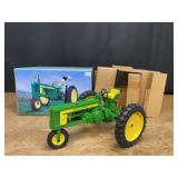 1/16 John Deere 520 High-Clear 2 Cylinder NIB Ertl