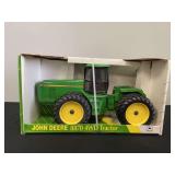 1/16 John Deere 8870 NIB Ertl