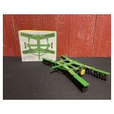 1/16 John Deere Tandem Wing Disk NIB Ertl