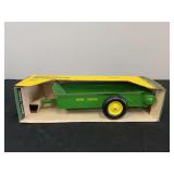 1/16 John Deere Spreader NIB Ertl