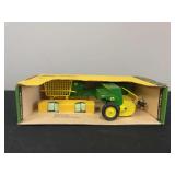 1/16 John Deere Baler NIB Ertl