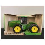 1/16 John Deere 8760 Collector NIB Ertl