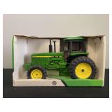 1/16 John Deere 4955 NIB Ertl