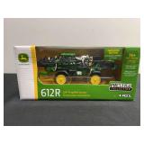 1/64 John Deere 612R Sprayer De Moines Prestige NIB Ertl