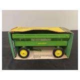 1/16 John Deere Flare Box Wagon NIB Ertl