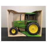 1/16 John Deere 2550 Collector NIB Ertl