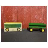 1/16 John Deere Flare Box Wagon NIB Ertl