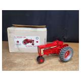1/16 Farmall 806 1991 Ontario NIB SM