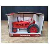 1/16 Farmall H NIB Ertl