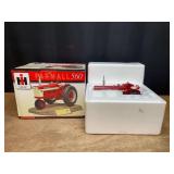 1/16 Farmall 560 NIB SC