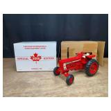 1/16 Farmall 806 2000 CIFES NIB Ertl
