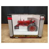 1/16 Farmall 400 NIB SC