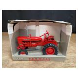 1/16 Farmall 140 NIB Ertl