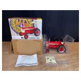 1/16 Farmall 560 2005 Iowa FFA NIB Ertl