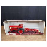1/16 Farmall 7060 w/Plow Dealer NIB Ertl