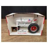 1/16 Farmall M Demonstrator 100 Years NIB SM