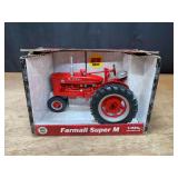 1/16 Farmall Super M NIB Ertl