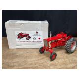 1/16 Farmall 706 1992 Ontario NIB SM
