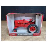 1/16 Farmall Super M-TA NIB Ertl