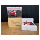 1/16 Farmall 450 Demonstrator 2002 Lafayette NIB SC