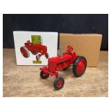 1/16 Farmall 100 1993 SFTS NIB Ertl