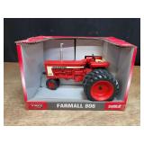 1/16 Farmall 806 NIB Ertl