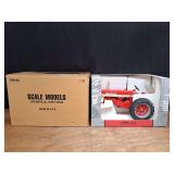 1/8 Farmall 560 NIB SM