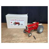 1/16 Farmall 1206 1993 Ontario NIB SM