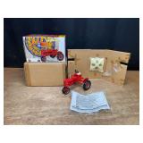 1/16 Farmall B 2002 Iowa FFA NIB Ertl