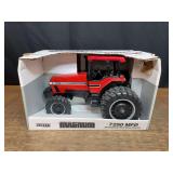 1/16 Case-IH Magnum 7250 NIB Ertl