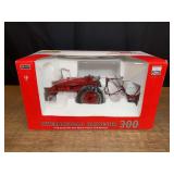 1/16 Farmall 300 w/Sprayer 2009 SFTS NIB SC