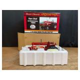 1/16 IH 1066 Rooster Pulling Tractor NIB SC