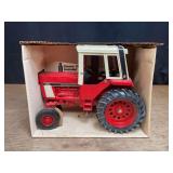 1/16 IH 1586 NIB Ertl