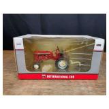 1/16 IH Cub w/Plow 2010 Lafayette NIB SC