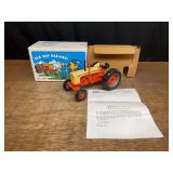 1/16 Case 800 1990 NFTS NIB Ertl